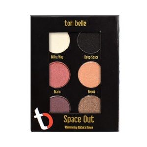Space Out Eye Shadow Pallet